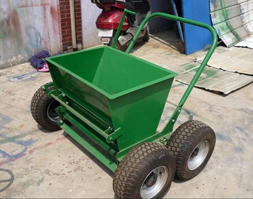 滚轮传动冲砂机 草坪颗粒填充机 销售人造草坪充沙机手推式充砂机