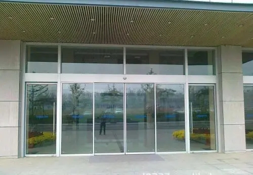 北京安装肯德基玻璃门一套多少钱